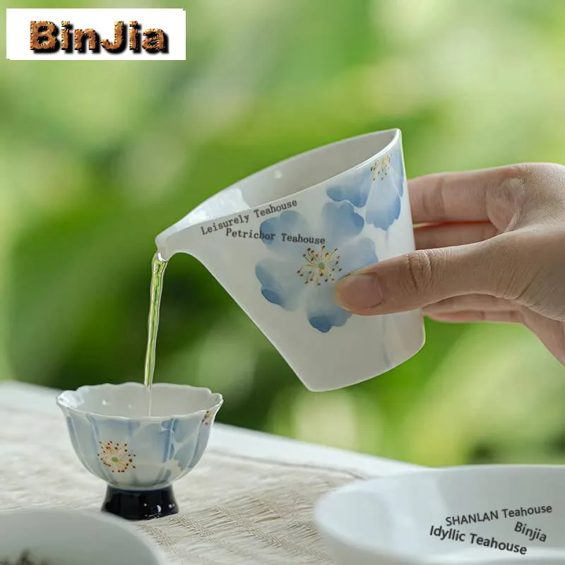 

Кувшин для чая с ручной росписью малуса великолепного, 140 мл