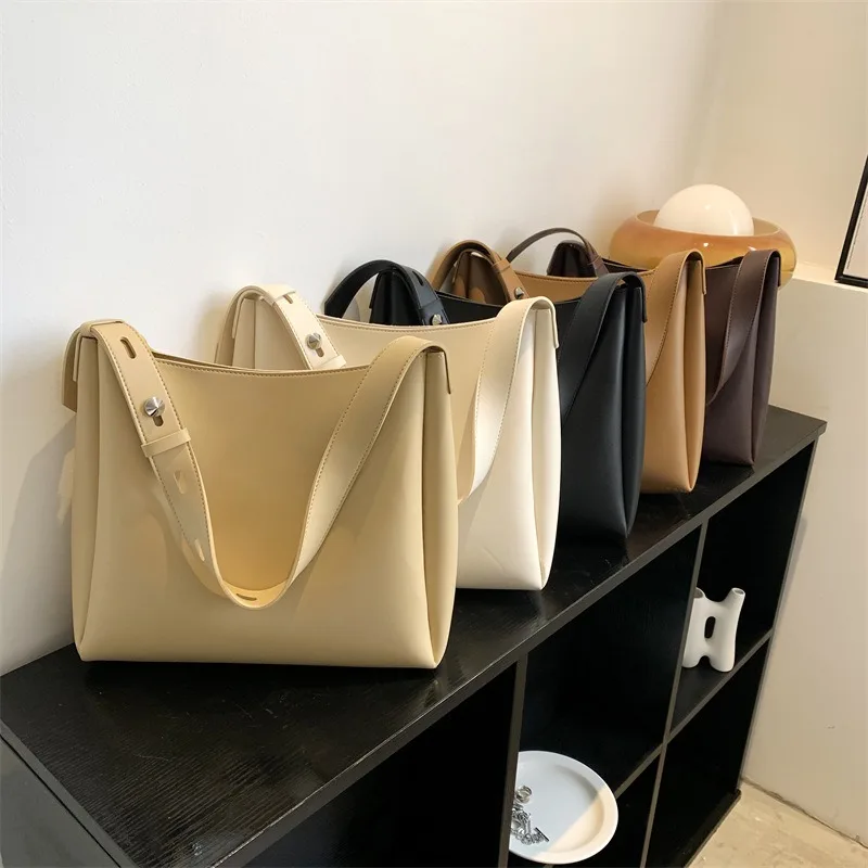

2025 New Spring Bag Large Capacity Tote Bag Fashion Versatile Retro Women's Bag Shoulder Bag