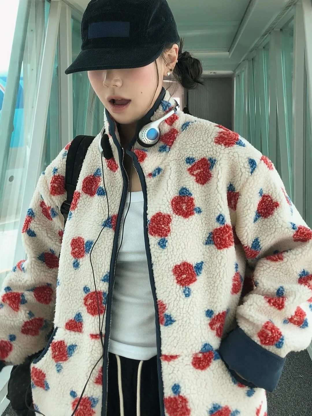 معطف نسائي شتوي من فراء الخروف مطبوع عليه وردة كلاسيكية قابل للتنفس ومتعدد الاستخدامات ودافئ طويل Sve معطف كوري فضفاض مناسب