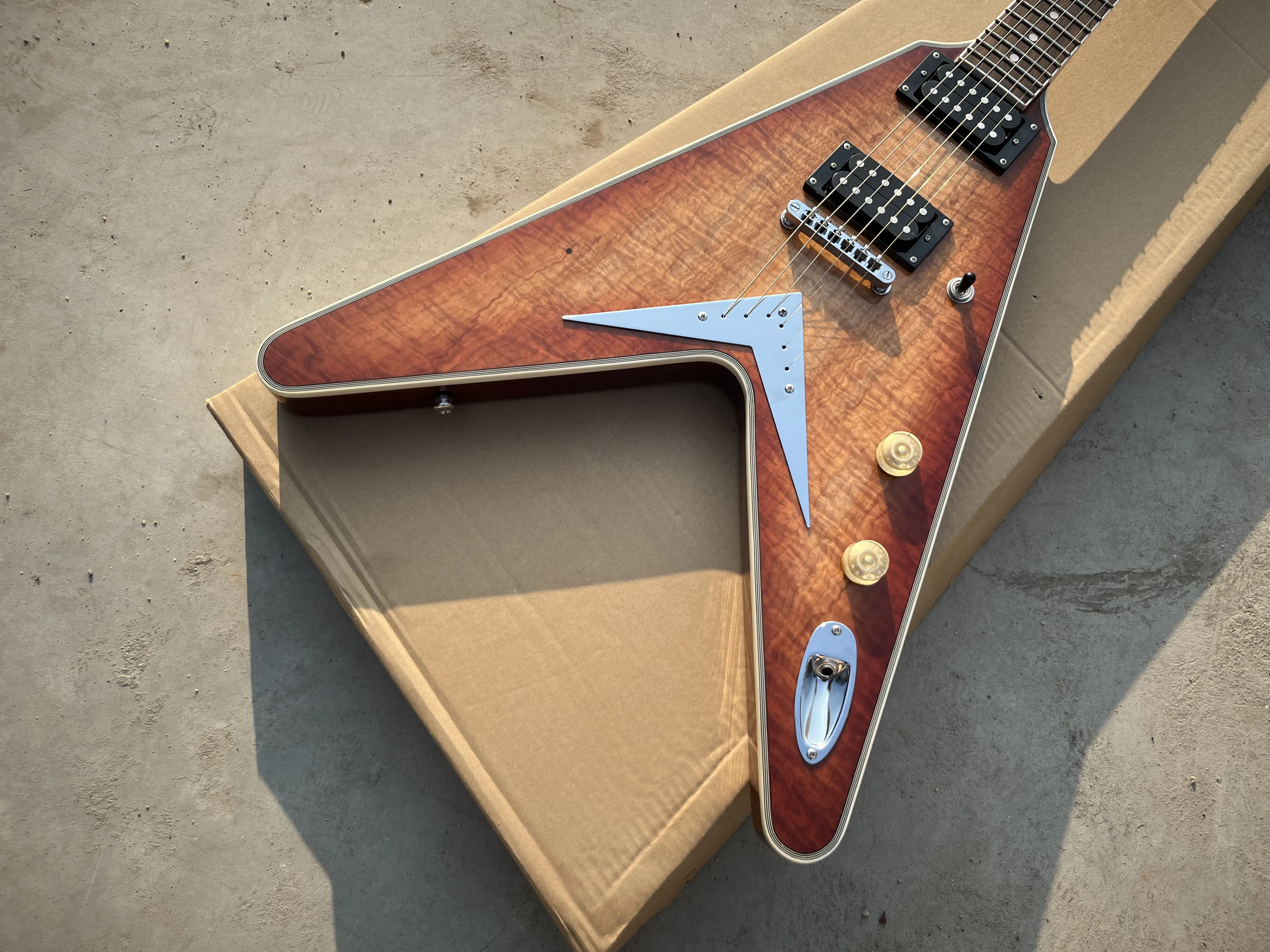 China\'s Becoda electric guitar V Bridge Maple top Mahogany Body And Neck 6 Strings