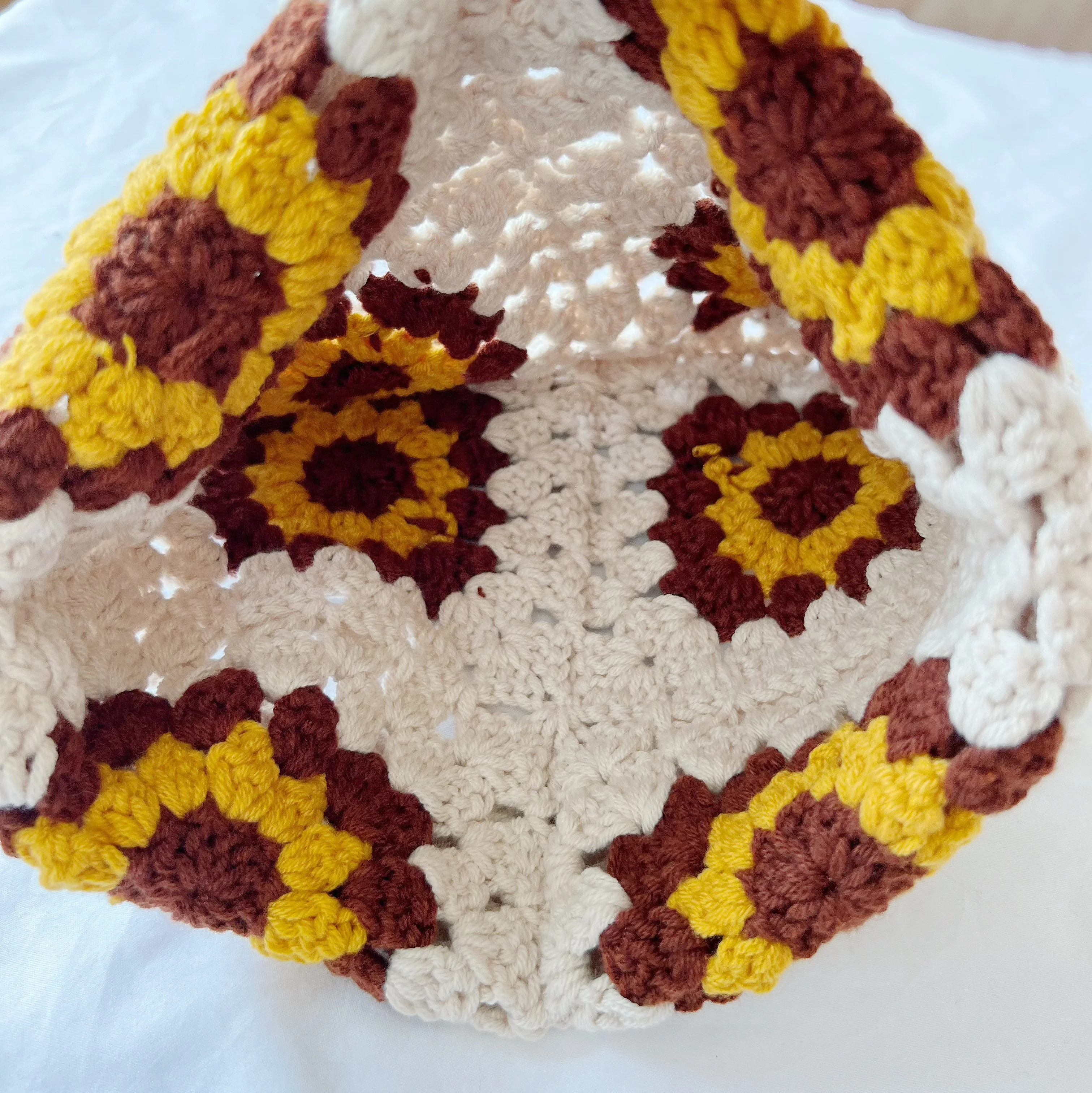 Jesienno-zimowa nowa czapka Ciepła czapka z uszami Ręcznie robiona szydełkowa wełniana czapka dla kobiet Nowy Rok Retro Moda Zimna czapka — zdjęcie 6