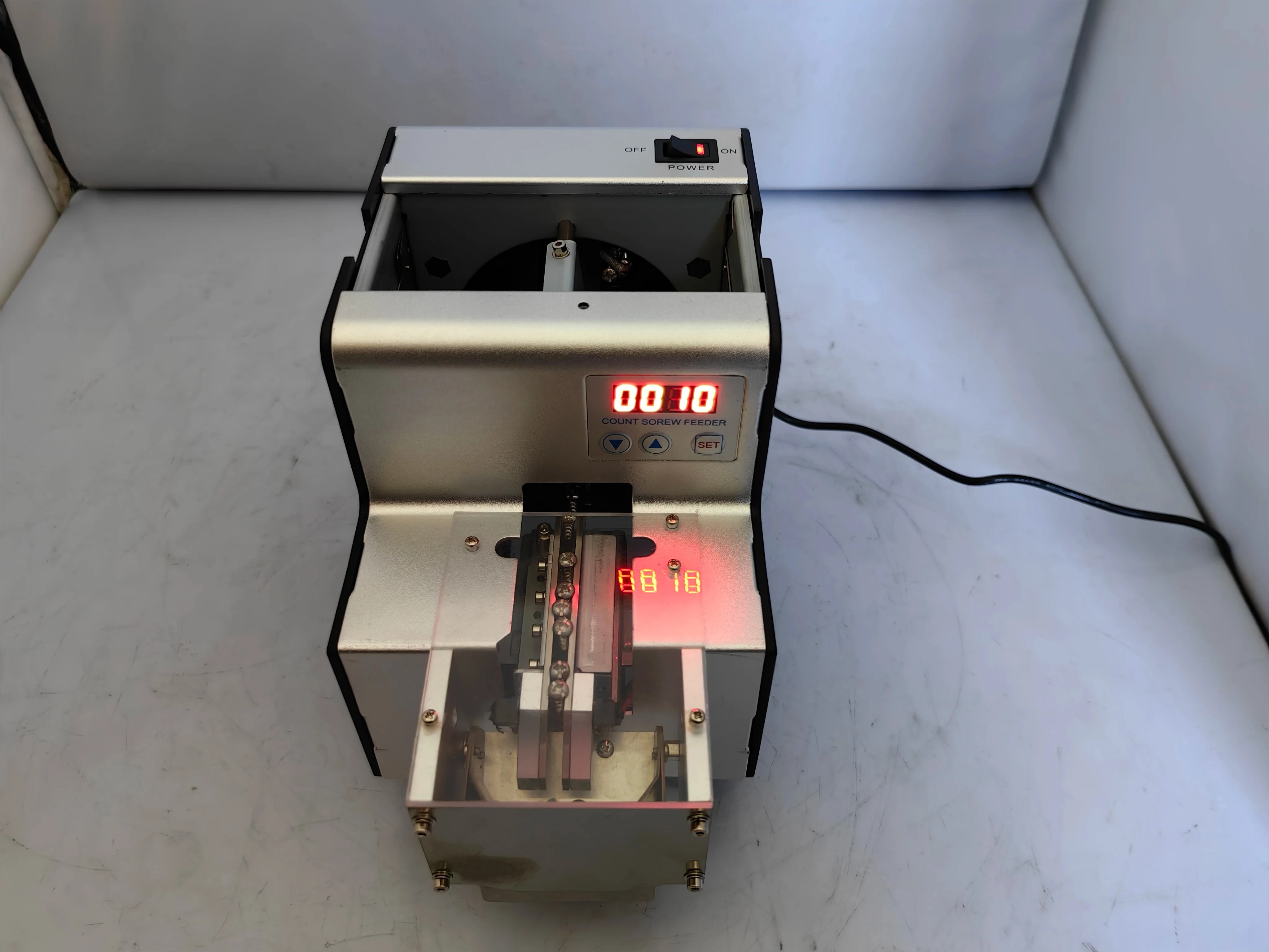 FA-590S automatic screw counting machine,with the material bucket screw point number,point screw counter Track 1-5mm adjustable