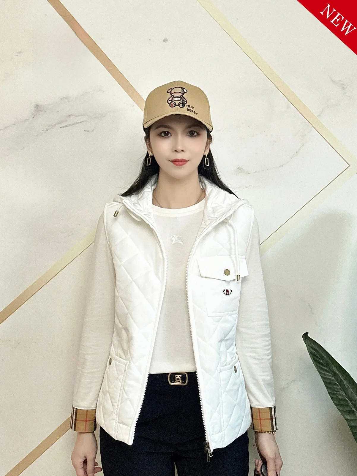

Lightweight Cotton Vest for Women Hooded Sleeveless Commute Style Thin Cotton Jacket Outerwear Zipper Closure Color