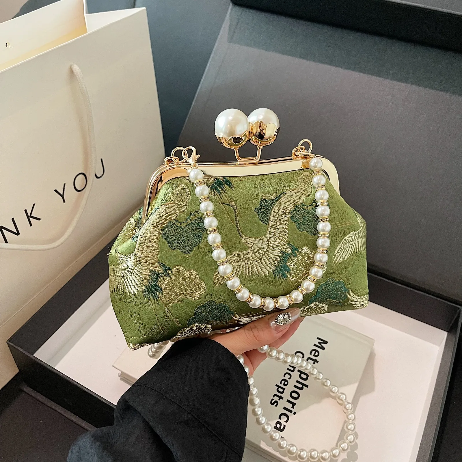 

New Chinese Style Embroidery Print Seashell Evening Bags For Women Pearl Beaded Chain Shoulder Bag Crossbody Party Handbag Purse