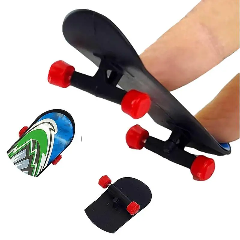 Plastica Mini Skate Finger Skateboarding Fingerboard novità Gag Toys For Boys bambini Skateboard Finger Board regali casuali 1 pz