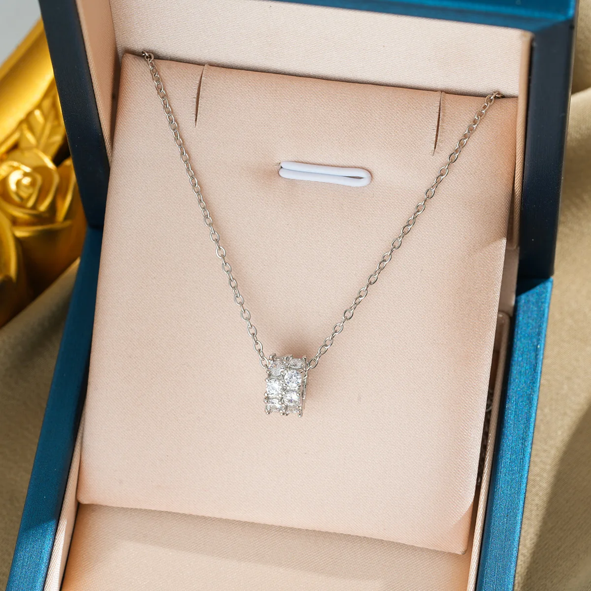 

18K European and American small waist necklace, light luxury design, specially designed for women, collarbone chain