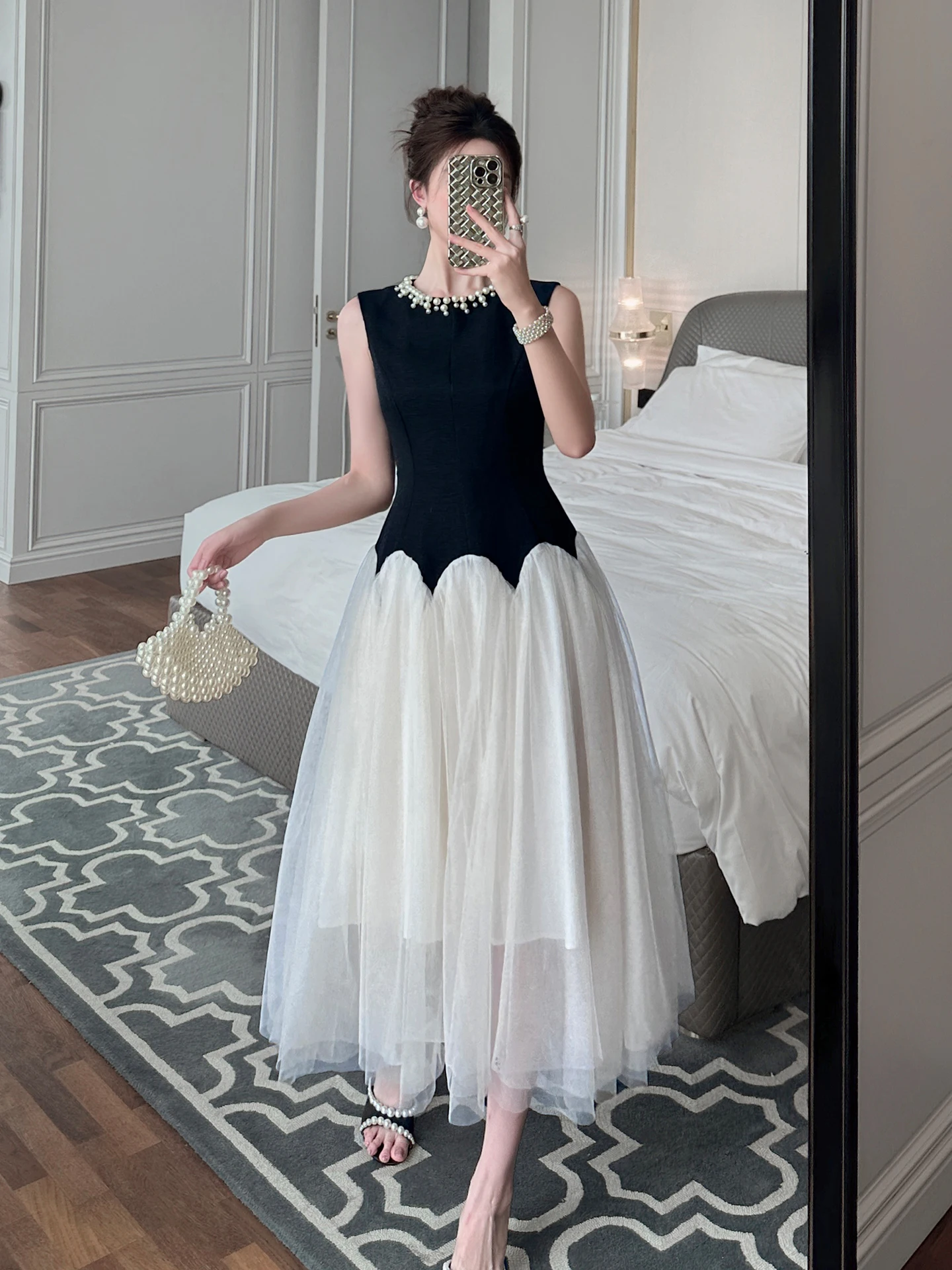 French Elegant Temperament Dress Beaded Round Neck Sleeveless High Waist Mesh Spliced A-line Socialite Long Evening Dress Women