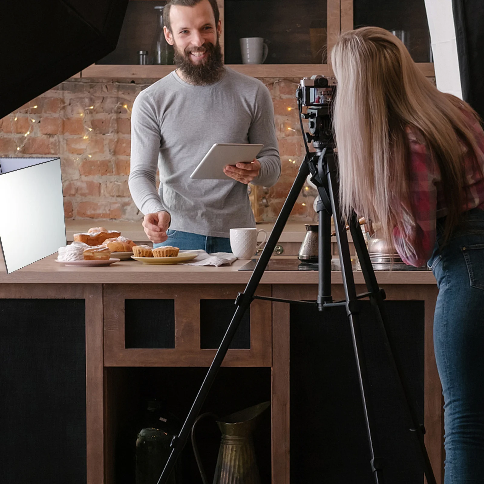لوحة خلفية عاكسة للضوء A4 قابلة للطي للتصوير الفوتوغرافي من الورق المقوى العاكس متعدد الأسطح فضي وأبيض وأسود وذهبي