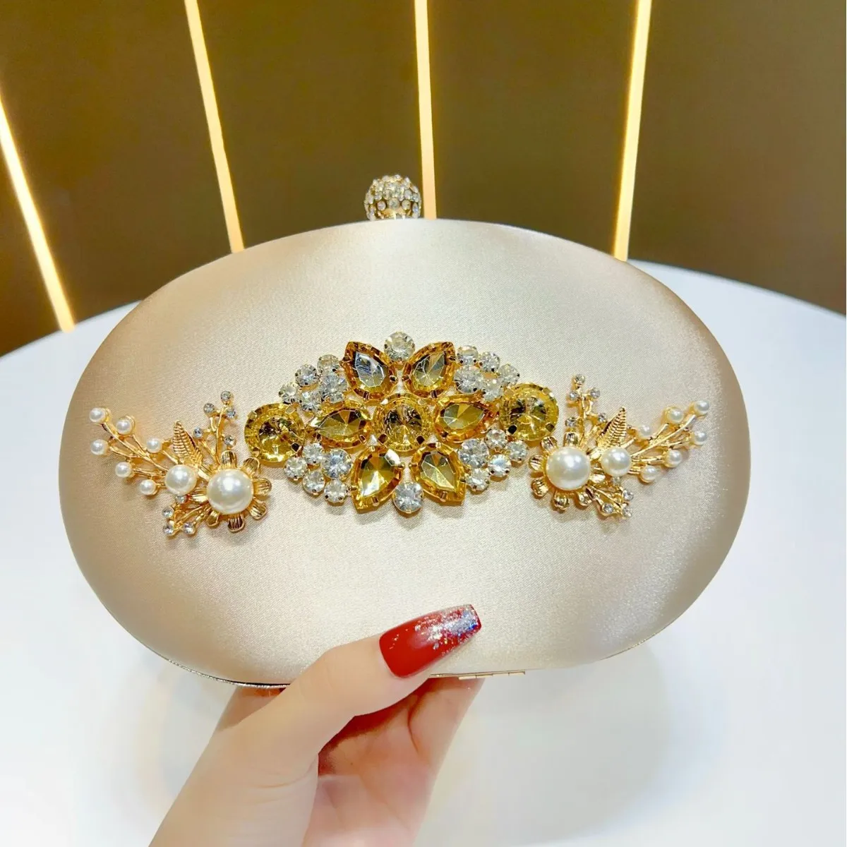 

Women Diamond Pearl Evening Bags Luxury High Design Chain Shoulder Crossbody Bags Party Wedding Clutch Ladies Floral Handbags