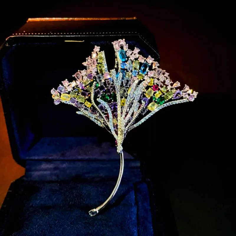 

Exquisite Ginkgo Leaf Brooch with Colorful Zirconia Luxury Fashion Jewelry for Women High-definition luxury dazzling accessories