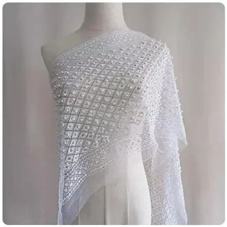 يمكن مطابقة الملابس النسائية داي بحرية مع شال مطرز لامع تايلاند لامع