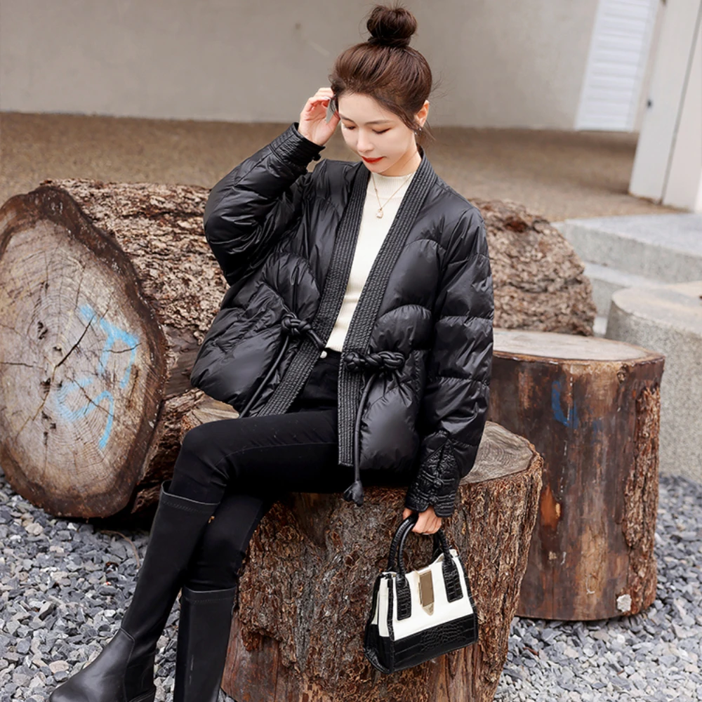 Winter New Women's Jacket Fashion Design Sense Disc Buckle Tassel Flowers Short Down Coats White Duck Down Warm Loose Overcoat