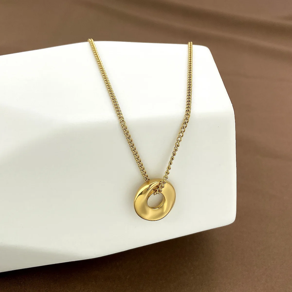 Thin Curb Chain Mobius Twisted Circle Pendant Necklace 316 Stainless Steel Gold Steel Two-Tone Minimal Office Plain Hoop Choker