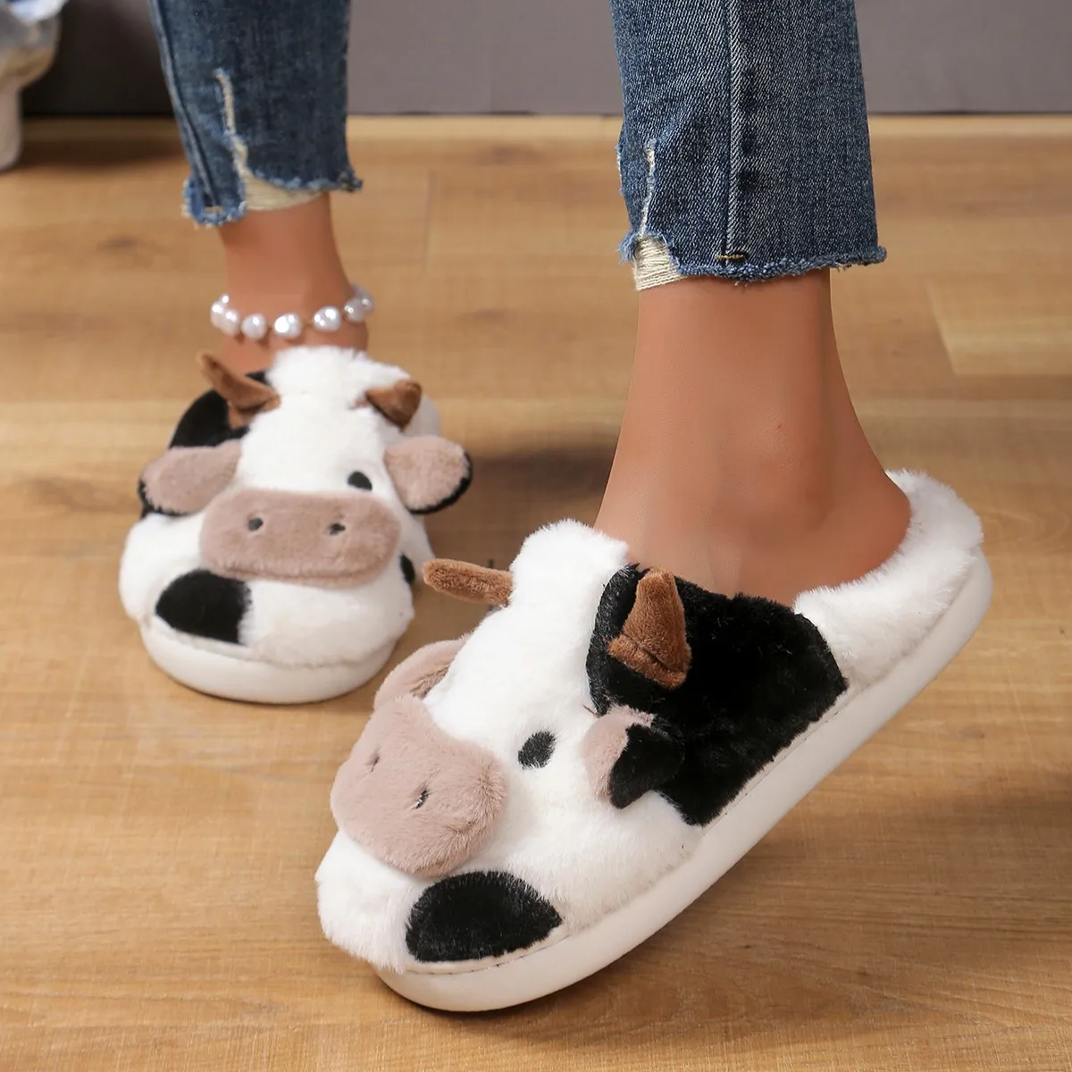 Nieuwe Winter Unisex Cartoon Koe Warm Pluche Slippers Paar Indoor Antislip Huis Muilezel Mannen En Vrouwen Teen Wrap Huis Katoenen Schoenen