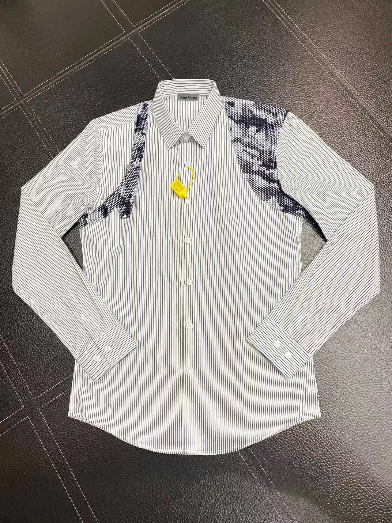 

Saint Queen Men's Fashion Shirt Black White Vertical Stripes Splicing Snake Pattern Long Sleeve Dress Shirt Slim Fit Tops | 8512