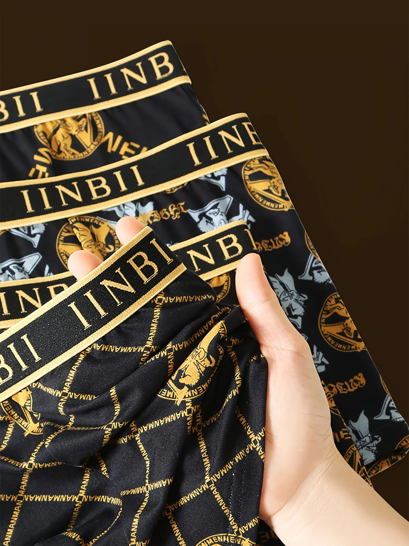 4 قطع سراويل بوكسر مطبوعة للرجال راقية، قابلة للتنفس ومريحة، ملابس داخلية للرجال مطبوعة باللونين الأسود والذهبي