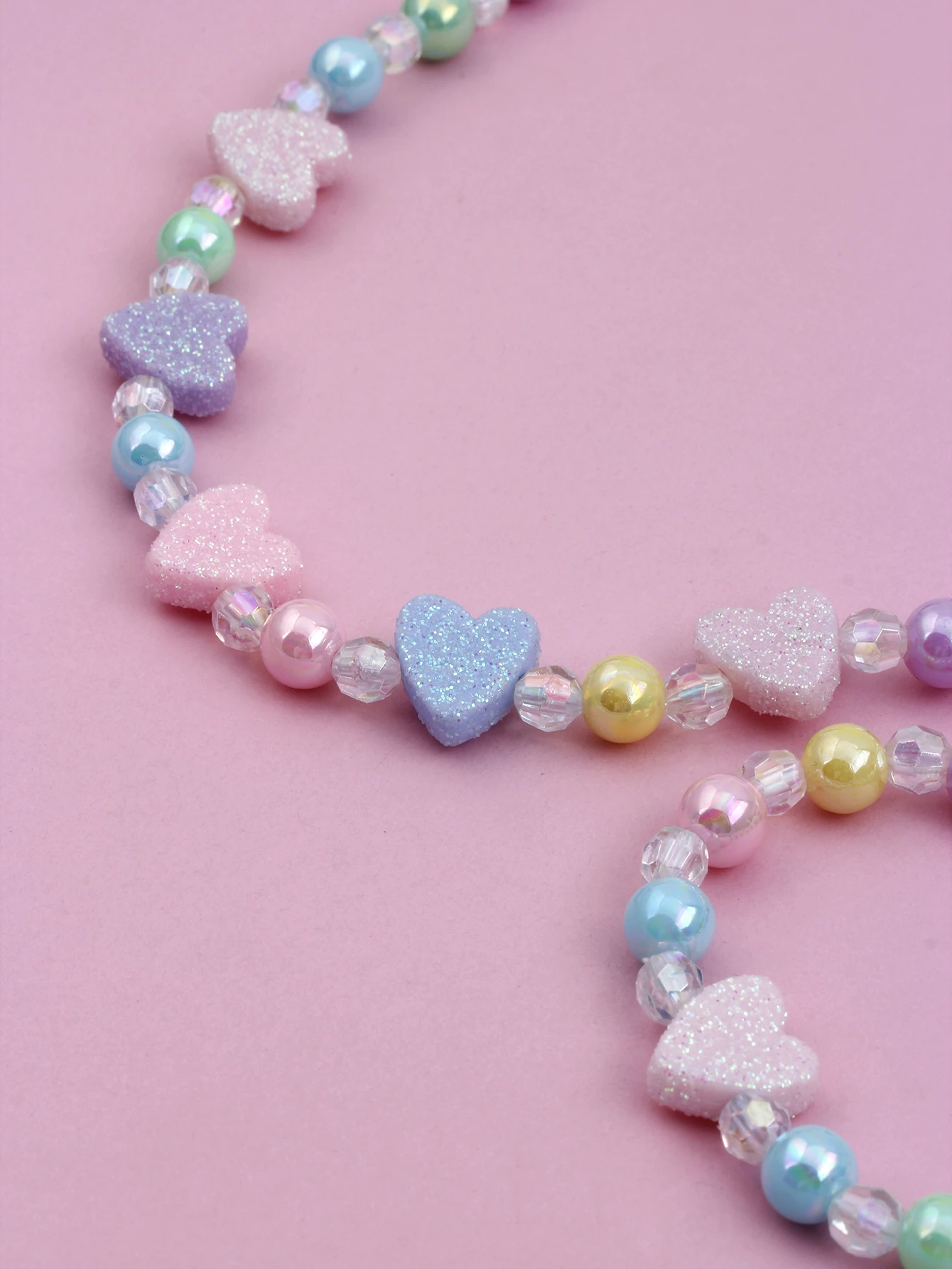 2pcs Girls\' heart-shaped decorated beaded necklaces and bracelets are worn daily throughout the four seasons in random