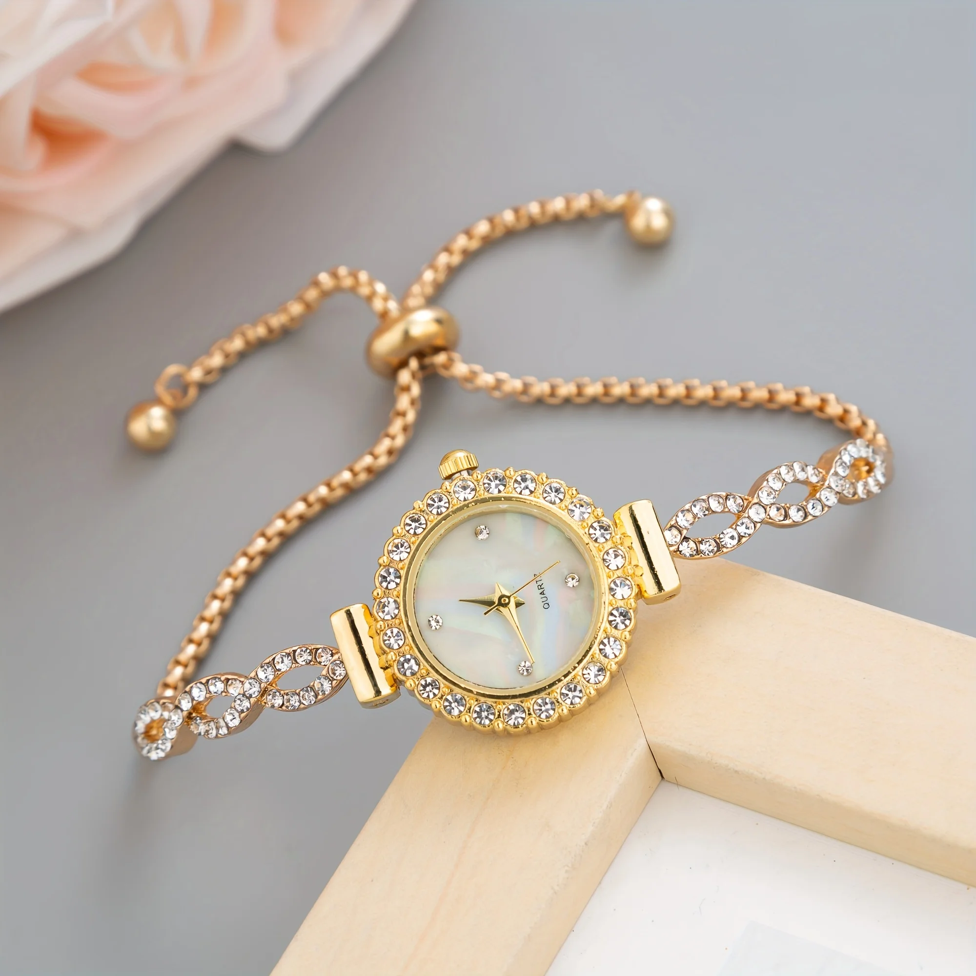 Women\'s Watch Luxury Rhinestone Quartz Bracelet Watch Elegant Iridescent Dial Analog Wrist Watch