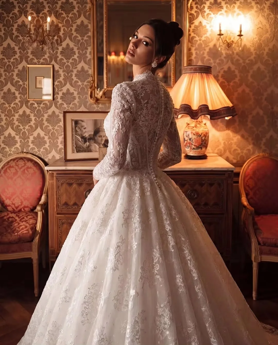 Exquisite V-Neck Long Sleeve Lace Ball Gown Wedding Dresses Beaded Corset Bridal Gown Vestido De Novia Customized Amanda Novias
