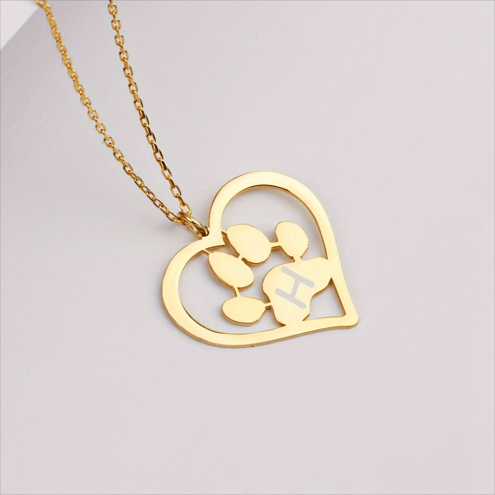 

Love Cat Claw Necklace with Customized Engrave First Name Initials Personalized Heart-shaped Hollow Pendant Jewelry for Women