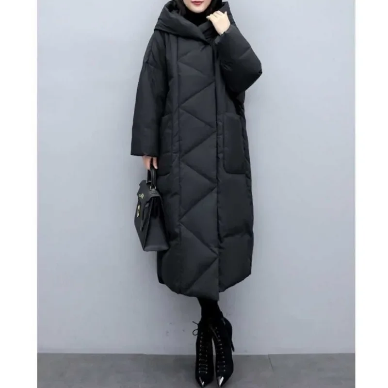 النسخة الكورية الجديدة لشتاء 2025 فضفاضة متوسطة إلى طويلة فوق الركبة سترة قطنية عصرية للنساء، سميكة