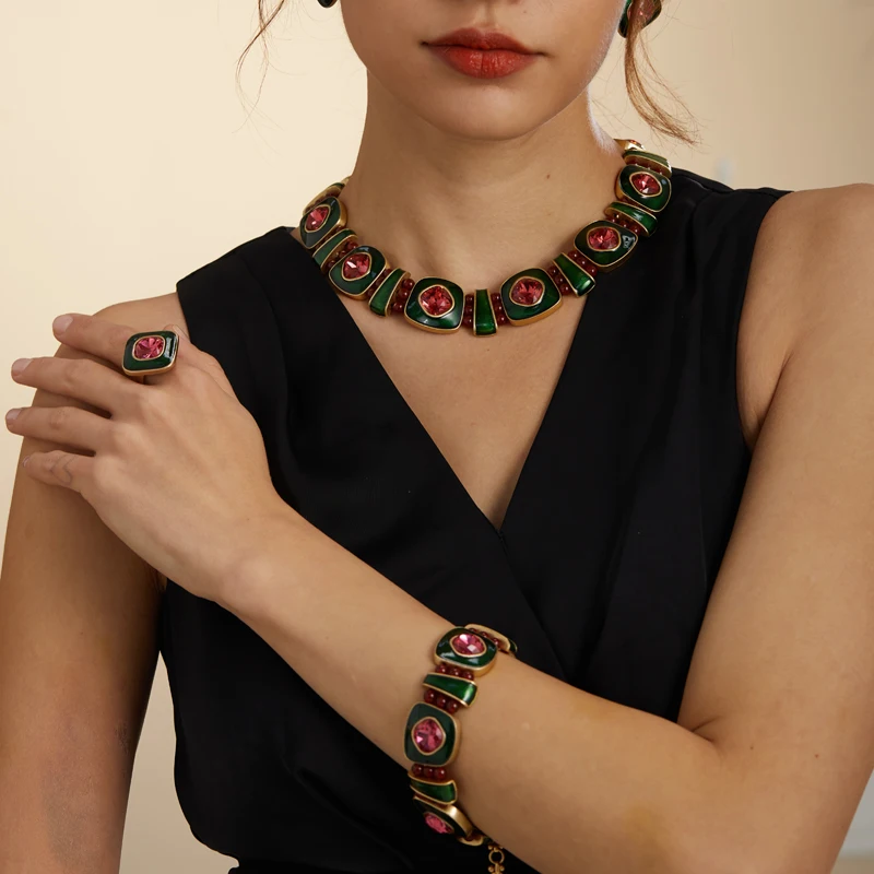 

Vintage Square Chrisetmas Suit 3 Piece Jewelry Set For Women Party Pink Necklace Crystal Green Enamel Earrings Choker Luxury