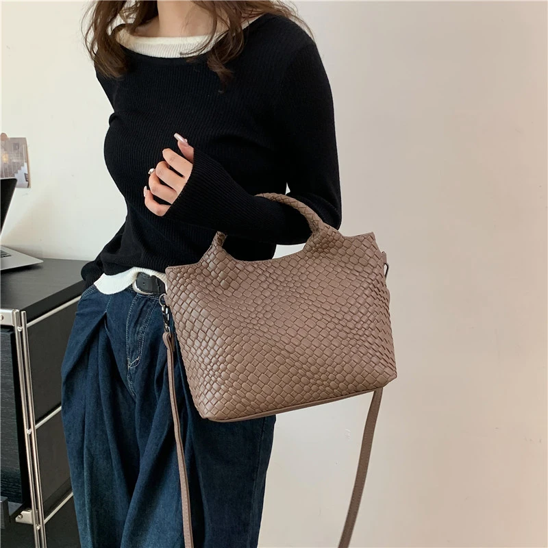 Summer Large-capacity Casual Bag New Women\'s Handbag Bucket Messenger Shoulder Bag Beach Straw Tote Bag Straw Bag Shopping Bag