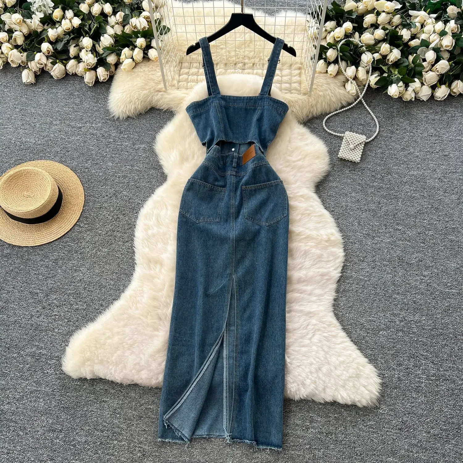 

The Design Sense Is Niche Dress. Two Ways of Wearing. Women's Summer Fashion Metal Buckle Strappy Denim Short Vest + Long Skirt
