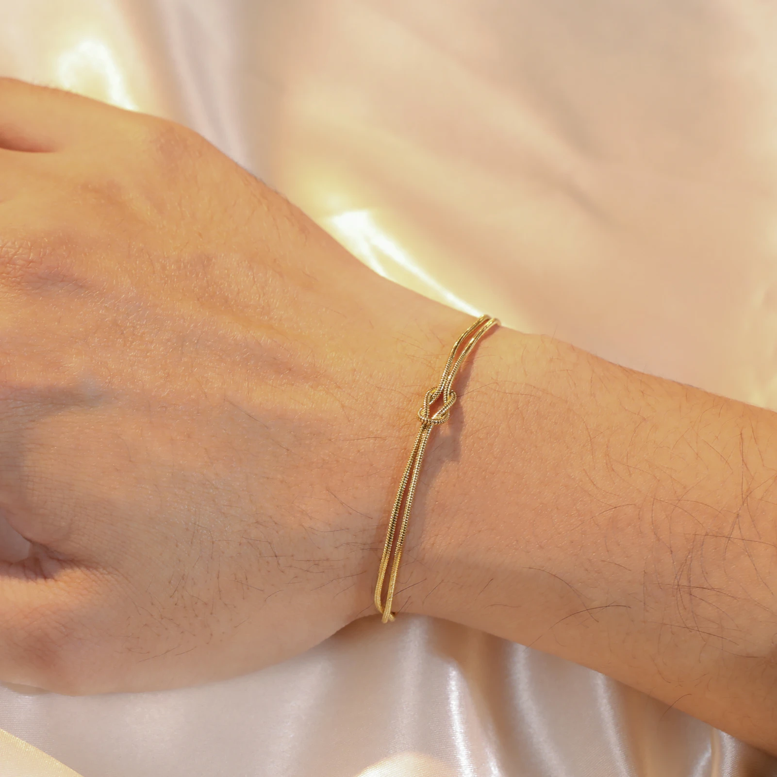 Skyrim Doppelte Schlangenkette Liebesknoten Armband Edelstahl Goldfarben Verstellbare Armbänder für Frauen Männer Paare Minimalistischer Schmuck – Detail 9