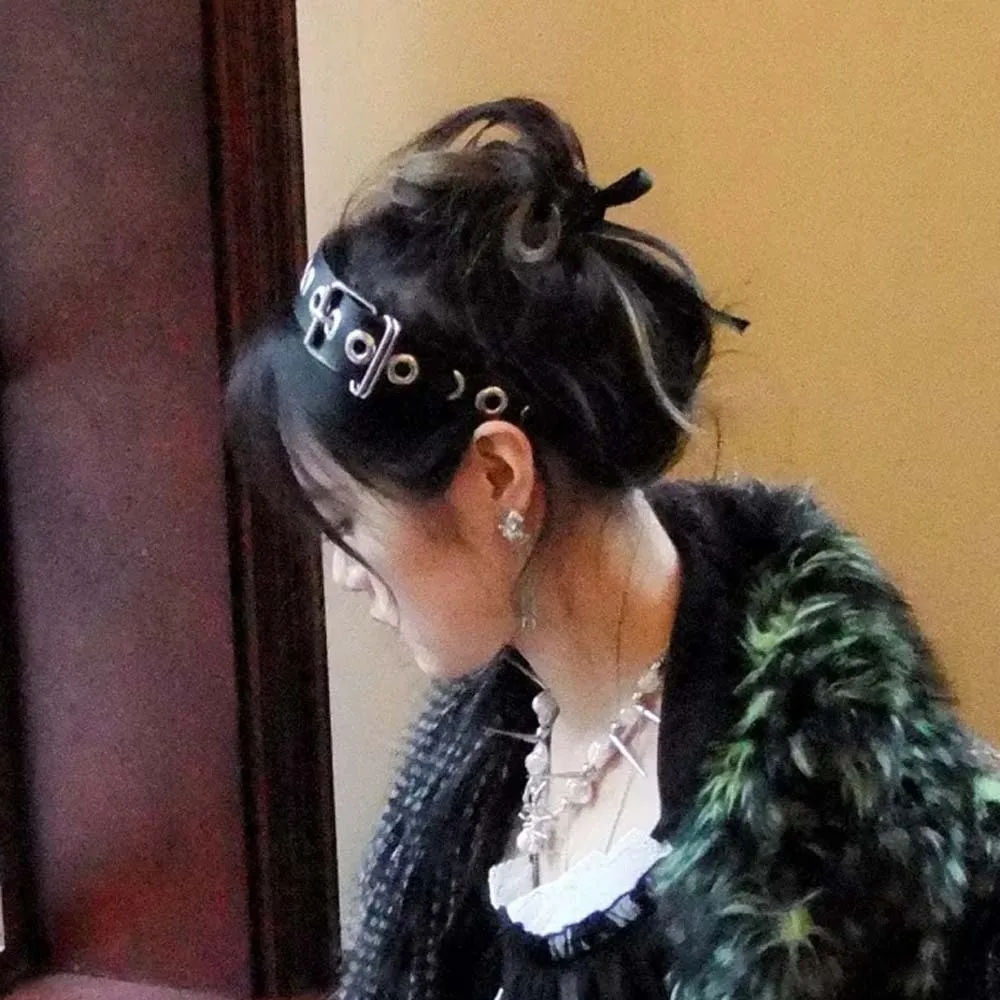 

Hollow Out Steampunk Hair Hoop Y2K Rock-inspired Punk Rivet Headband Wide Side Gothic Leather Buckle Hairband Cosplay