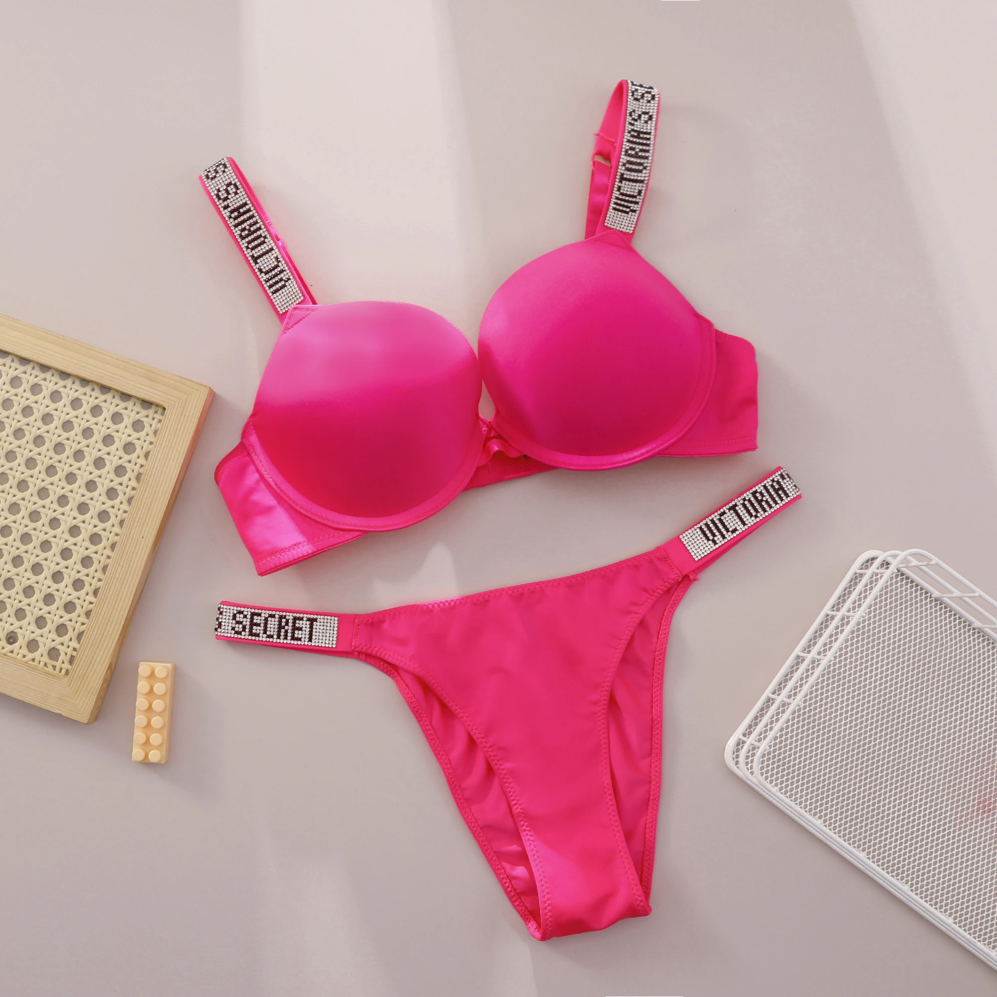 Nieuwe V-vormige kant lingerie set bh en slip dames sexy bh en slip set comfortabele push-up shapewear verstelbare gevoerde geplooide