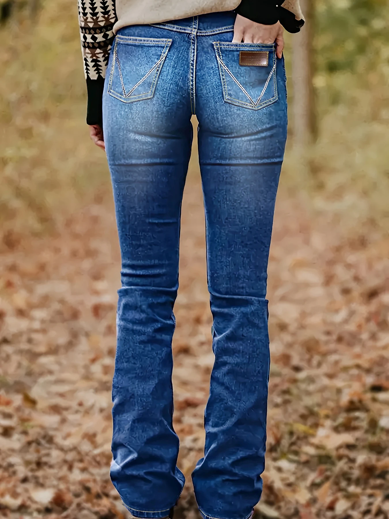 

Women's plus-size light blue high-waisted slight flare jeans, suitable for campus, work, and Y2K style - light blue V-pattern pa