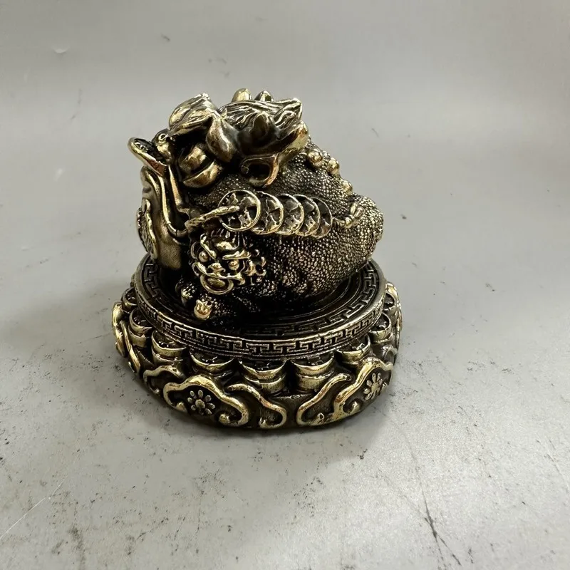 Bringing good fortune: brass golden toad figurine, set accessories, tea tray decorations, gift box for gifting