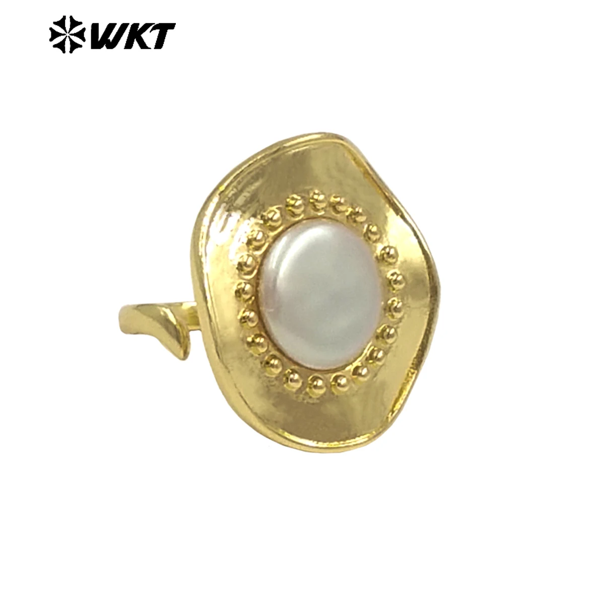 WT-MPR134 Wholesale Fashion And Simple Style Ring With Freshwater Pearl Gold Electroplated Round Shape Ladies Jewelry Accessory