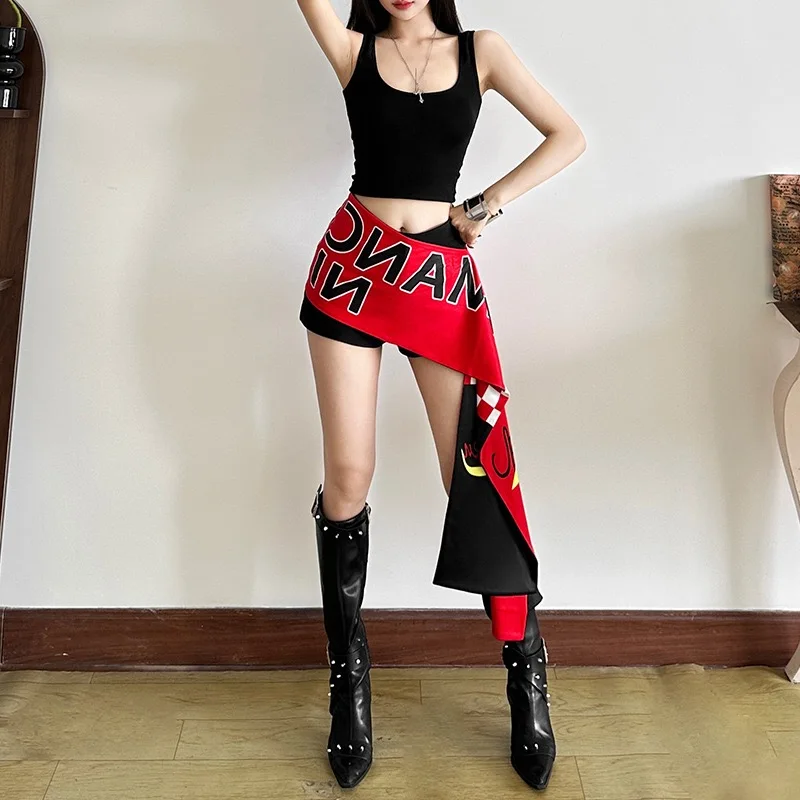 

Летняя коллекция 2025: Свободная женская одежда в стиле ретро с клетчатыми вставками, модным дизайном и поясом на талии – универсальный тренд сезона