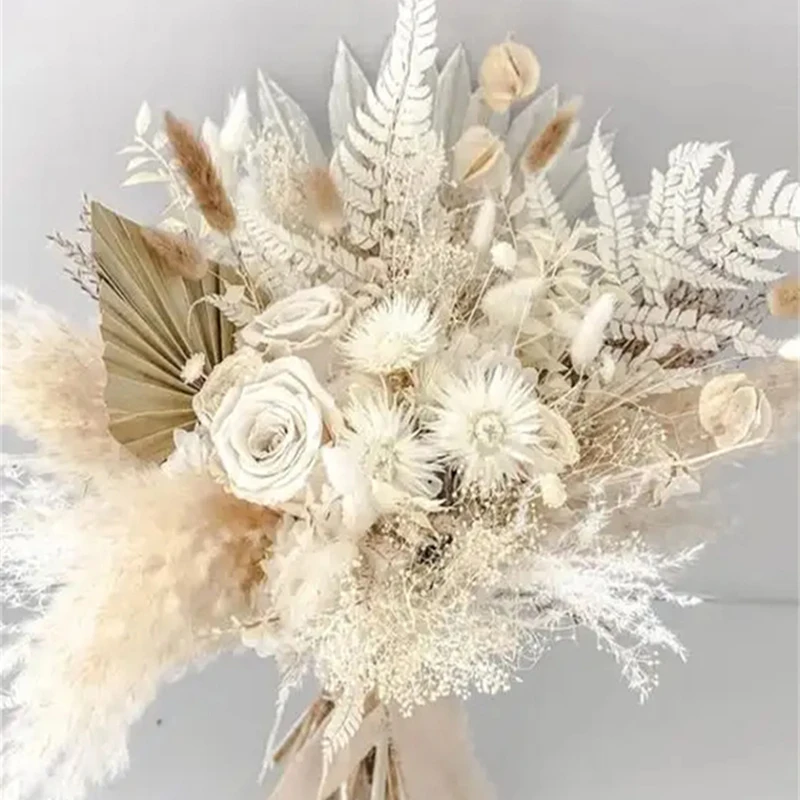 

Holding Natural Large Pampas Grass Dry Flower Rose Bouquet Bridal Bridesmaid Bouquet Pampas Grass Decorative Wedding Arrangement