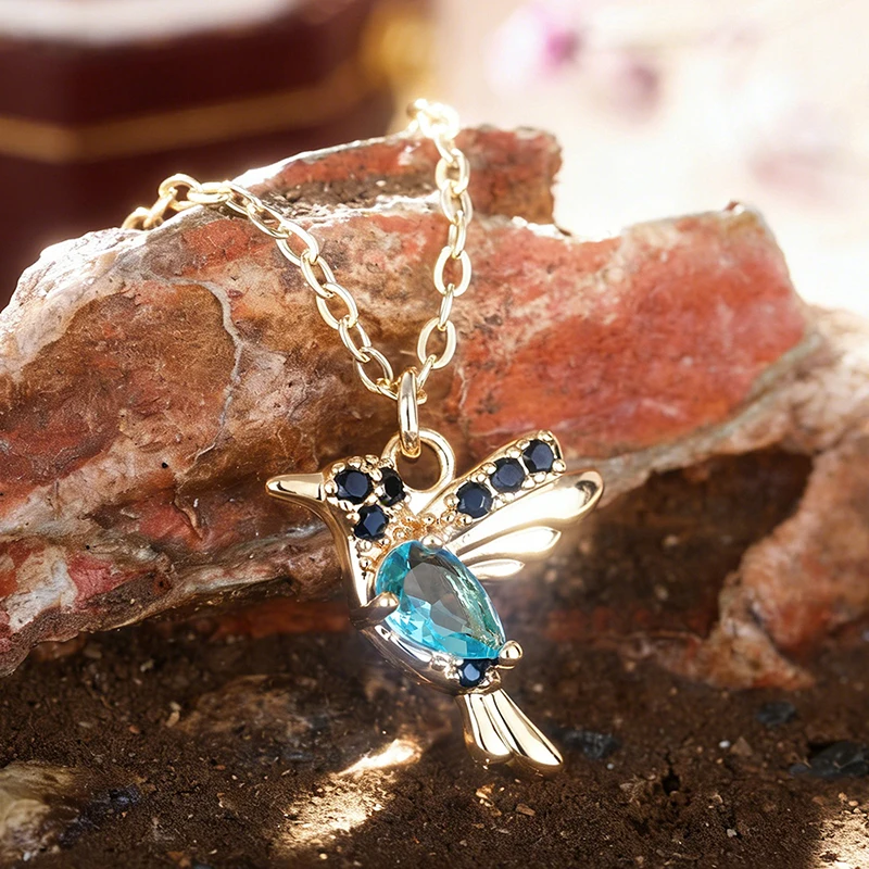 Huitan Lovely Bird Pendant Necklace for Women Dazzling Exquisite Active Neck Accessories Noble Fashionable Elegant Party Jewelry