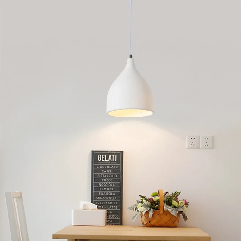 Lámpara colgante moderna para restaurante, luz Led para decoración de sala de estar, dormitorio, mesita de noche, Bar, cocina pequeña, estudio, blanco y negro