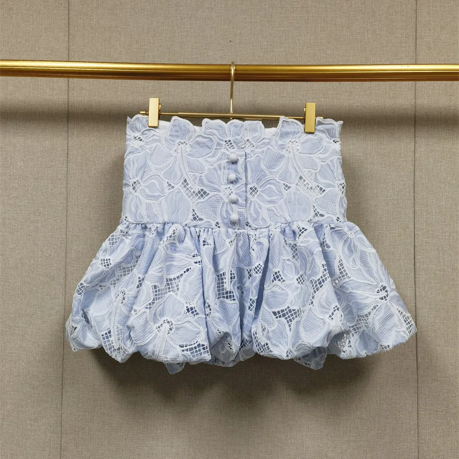 مجموعة صيف 2025 الجديدة: بلوزة أنيقة من الدانتيل المطرز بالزهور بدون ظهر ورقبة على شكل حرف V + مجموعة نصف تنورة منتفخة