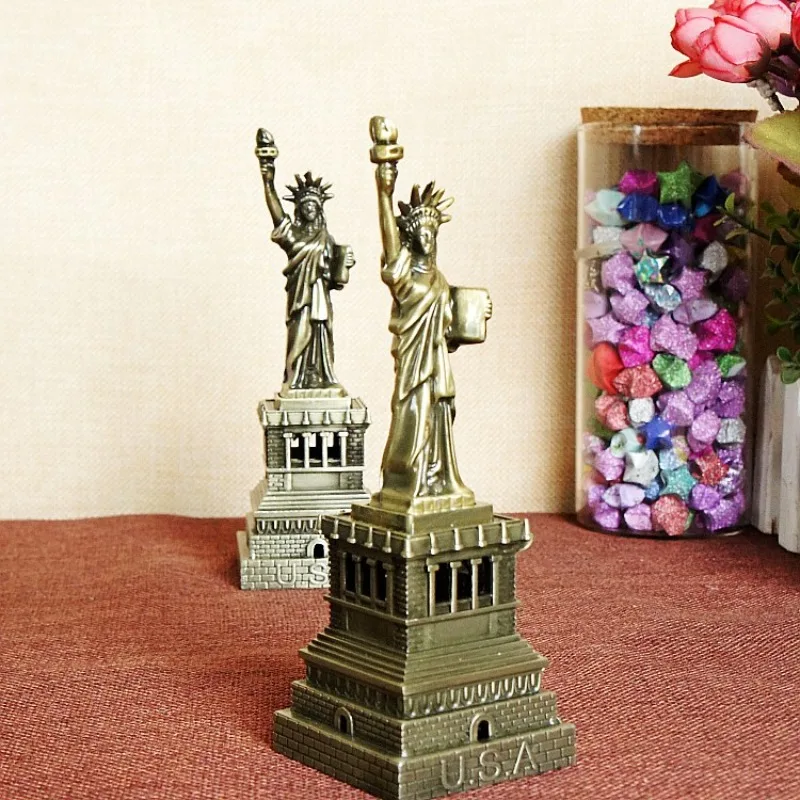15x5.2cm American Statue of Liberty Model Ornament Metal Crafts Home Office Window Display Decoration for Christmas Gift