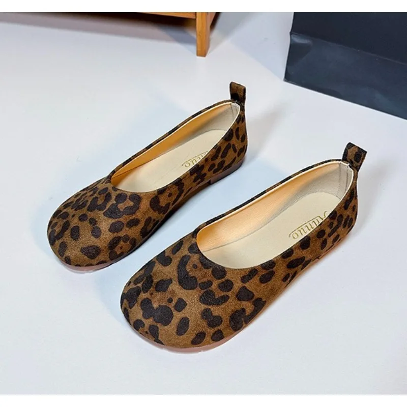 

Новые стильные кальсоны с плоской подошвой и неглубоким отверстием, модная и удобная мягкая подошва на весну и осень 2026 г.