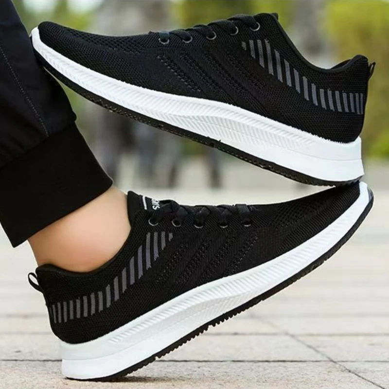 

New men's shoes 2025 fashionable sneakers casual slippers breathable running shoes outdoor walking training tennis shoes