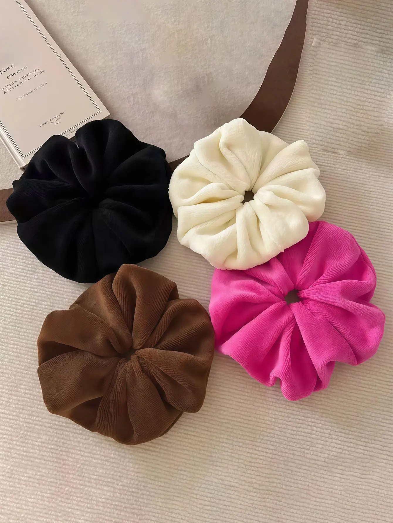 1PC  Dry hair hairband with super large absorbent capacity for bundling hair. Soft plush hair tie for tying up a bun hairstyle.