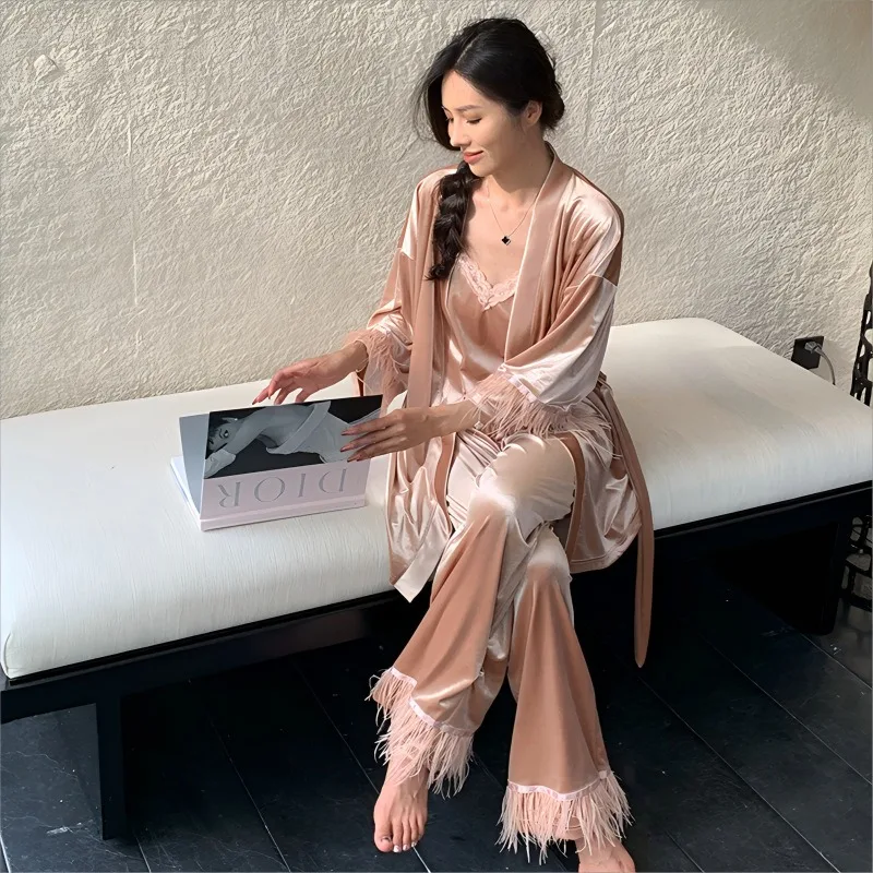 بيجامة نسائية مخملية ذهبية للخريف والشتاء سراويل مثيرة بحمالات ثوب نوم مكون من ثلاث قطع ملابس منزلية من فراء النعام