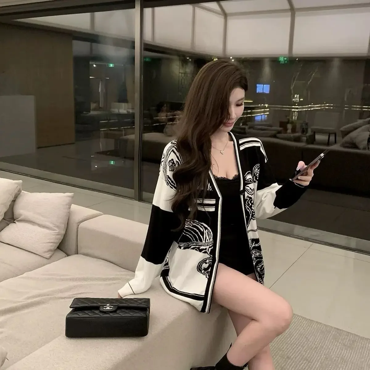 

2025 Printing New Loose Jacquard Knitting Top Tee Autumn Trend V-neck Cardigan Sweater Coat Women Fashionable Buttons Top Tee