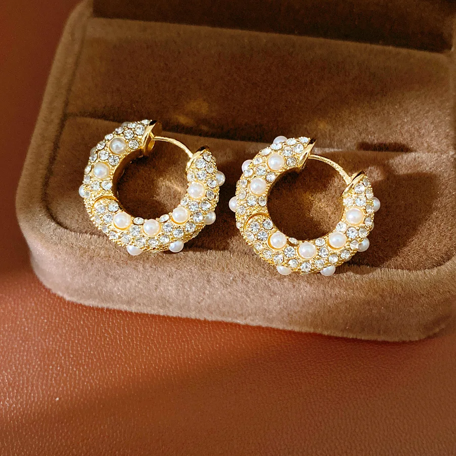 

Elegant Gold Color Imitation Pearl Hoop Earrings for Women Vintage Luxury Circle Rhinestones Ear Studs Charms Banquet Jewelry