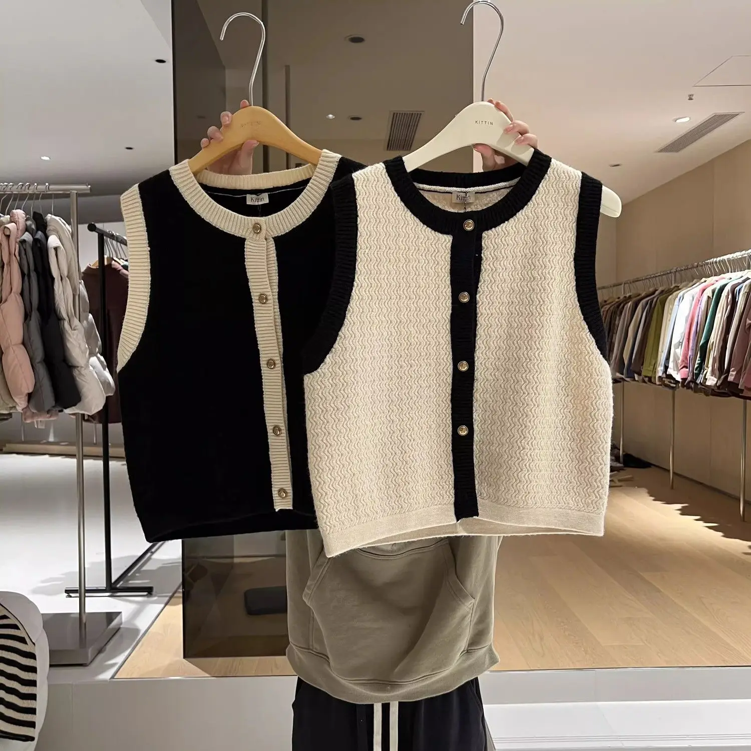 

Gagarich French Style Light Fragrance Thin Knitted Cardigan Vest 2025 Autumn Winter New Look Slimming Sleeveless Top