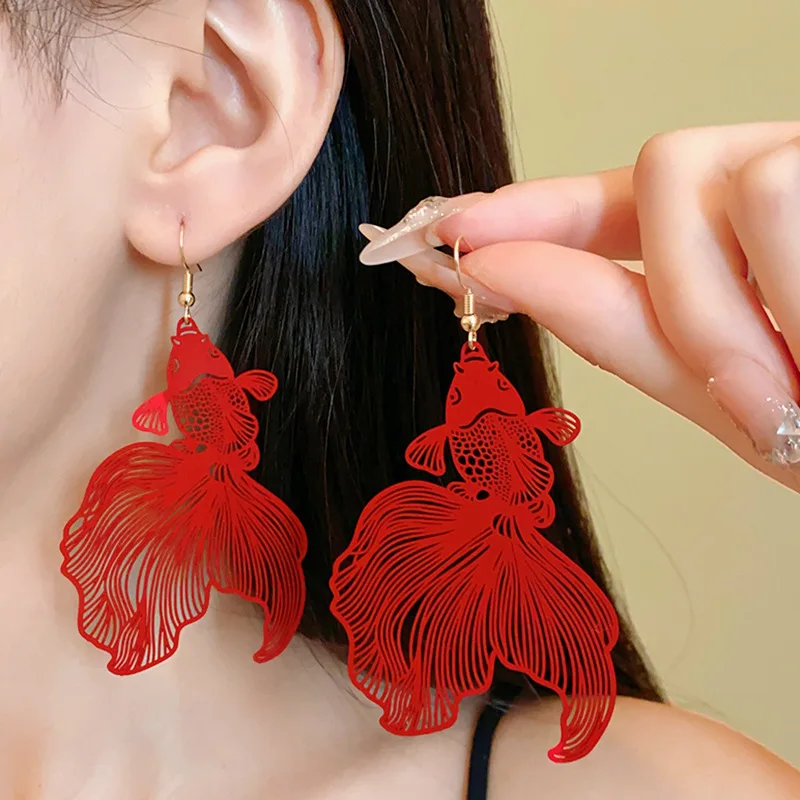 

Spray Painted Big Tailed Koi Fish Ear Hook, Fashionable And Exaggerated Earrings, Personalized New Retro Earrings