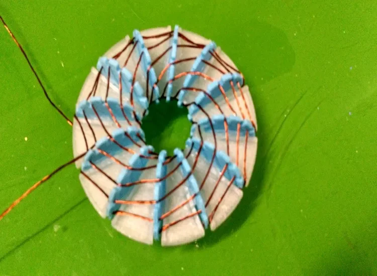 Campo magnético giratório da bobina de pão Rodin Coil