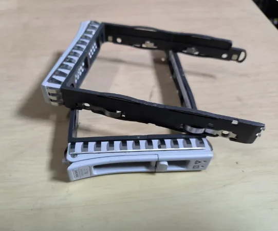 

2pcs For Cisco UCS C220 C240 C480 M5 74-113290-01 2.5 inch hard drive tray caddy bracket rack